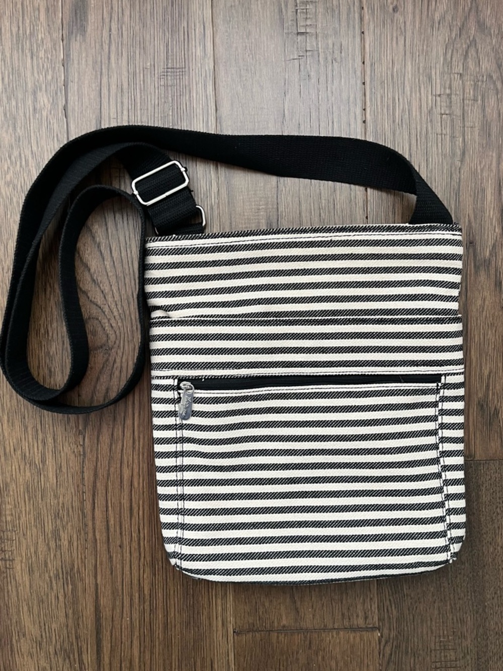 THIRTY-ONE Striped Crossbody Bag Black White Adjustable Strap EUC - Picture 2 of 10